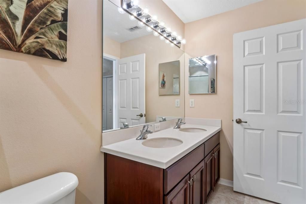 For Sale: $470,000 (5 beds, 3 baths, 2635 Square Feet)