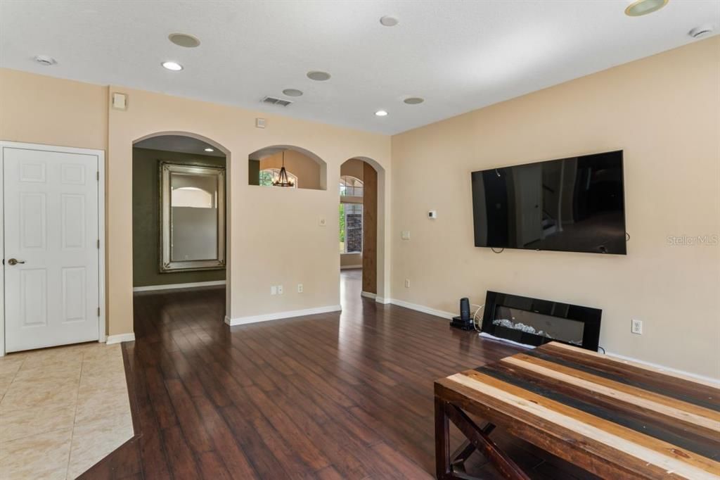 For Sale: $470,000 (5 beds, 3 baths, 2635 Square Feet)