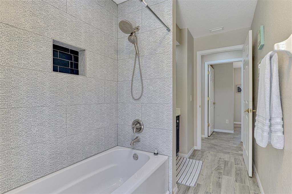 Activo con contrato: $379,000 (3 camas, 2 baños, 1418 Pies cuadrados)