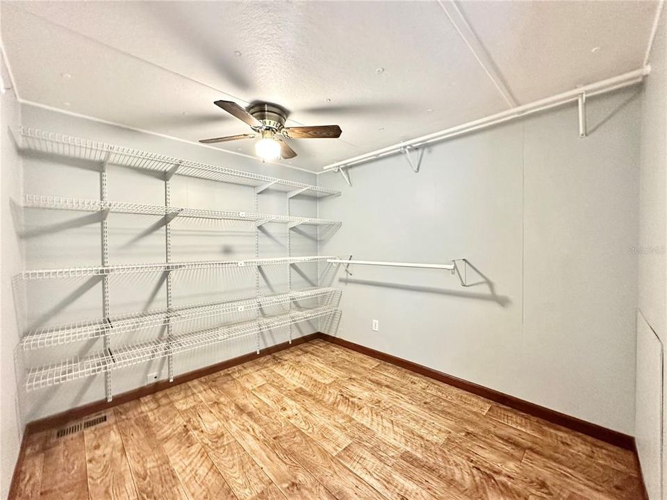 На продажу: $120,000 (2 спален, 2 ванн, 1078 Квадратных фут)