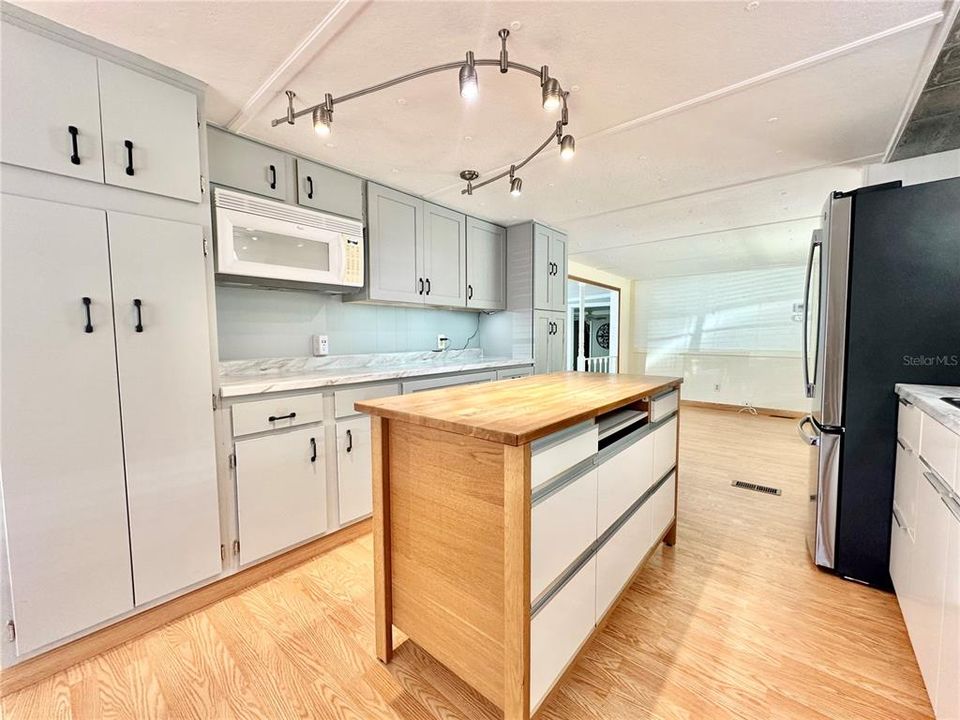 На продажу: $120,000 (2 спален, 2 ванн, 1078 Квадратных фут)