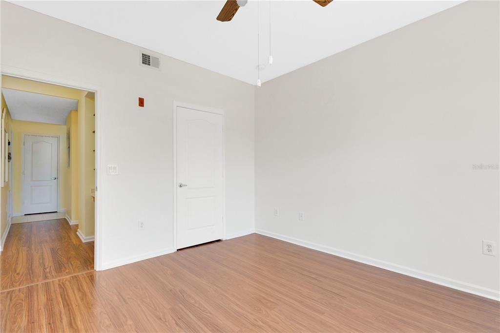 Active With Contract: $259,900 (3 beds, 2 baths, 1344 Square Feet)