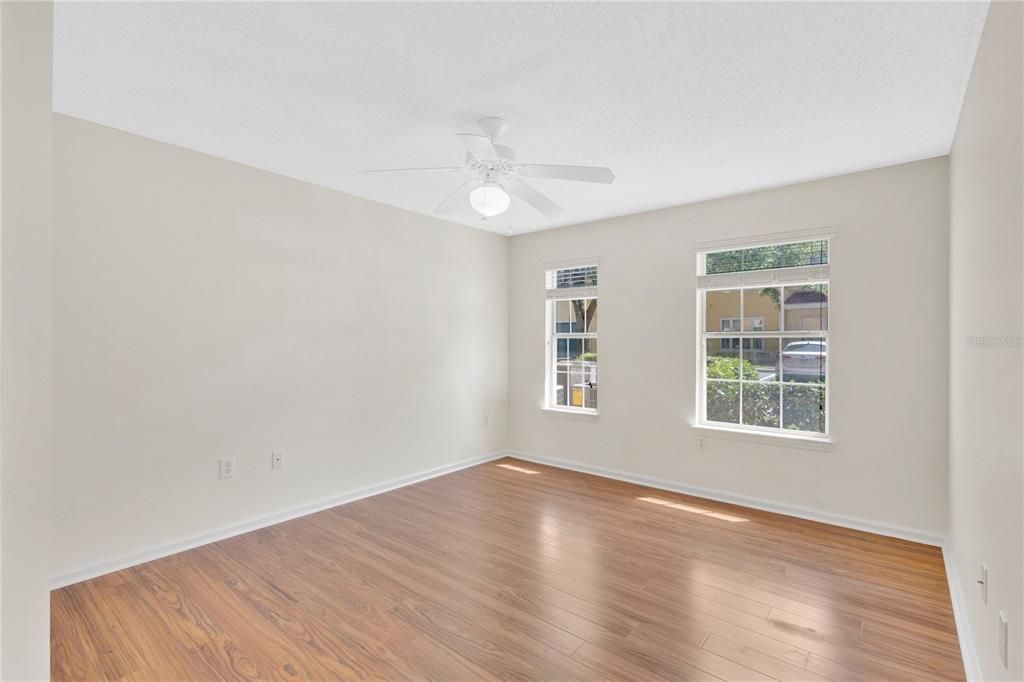 Active With Contract: $259,900 (3 beds, 2 baths, 1344 Square Feet)