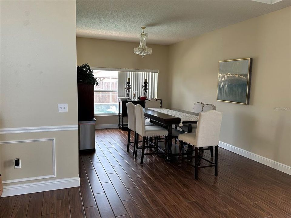 En Venta: $399,900 (3 camas, 2 baños, 2242 Pies cuadrados)