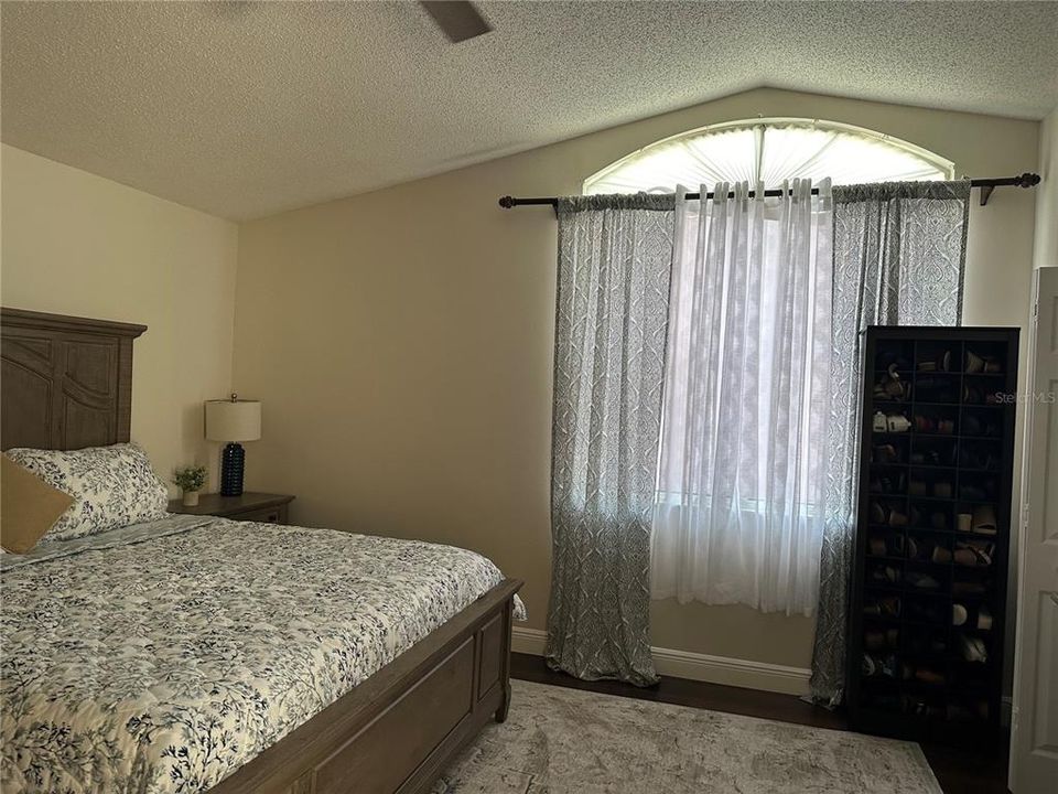 En Venta: $399,900 (3 camas, 2 baños, 2242 Pies cuadrados)