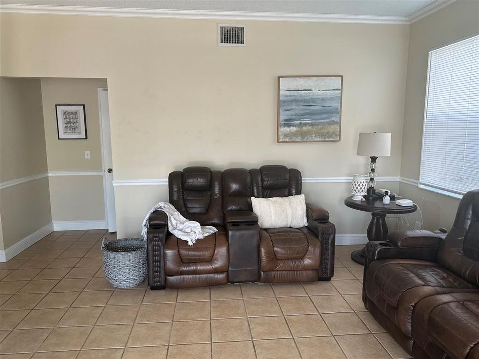 En Venta: $399,900 (3 camas, 2 baños, 2242 Pies cuadrados)