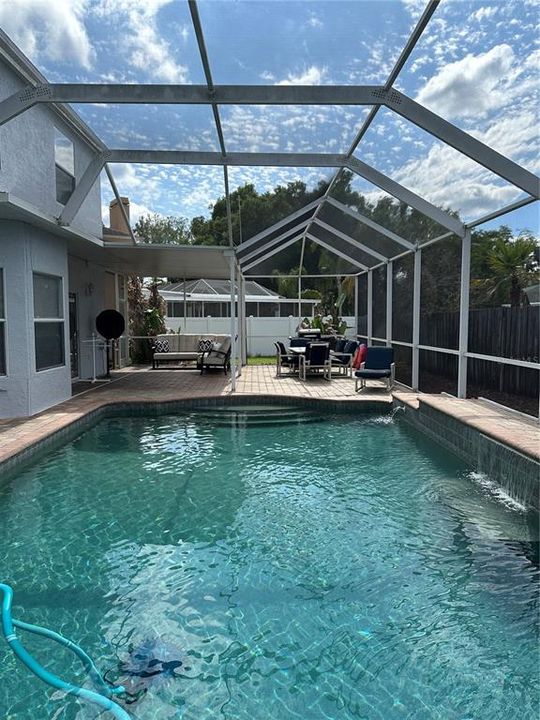 En Venta: $399,900 (3 camas, 2 baños, 2242 Pies cuadrados)