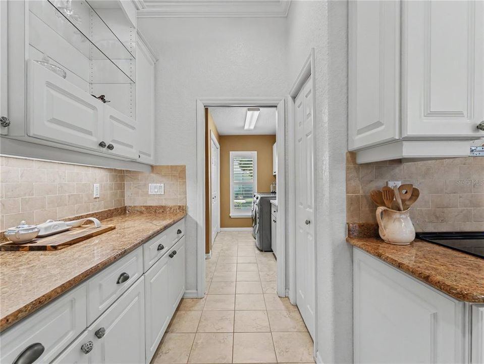 Activo con contrato: $482,000 (3 camas, 2 baños, 2448 Pies cuadrados)