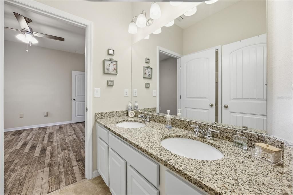 En Venta: $409,900 (4 camas, 3 baños, 2837 Pies cuadrados)