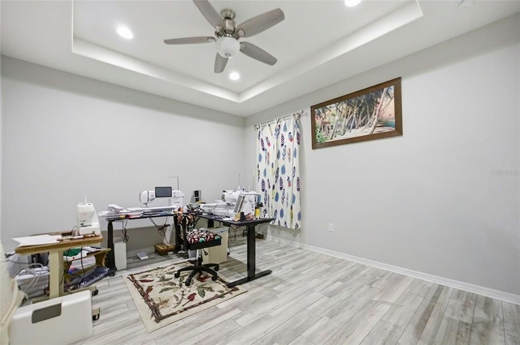 En Venta: $409,900 (4 camas, 3 baños, 2837 Pies cuadrados)