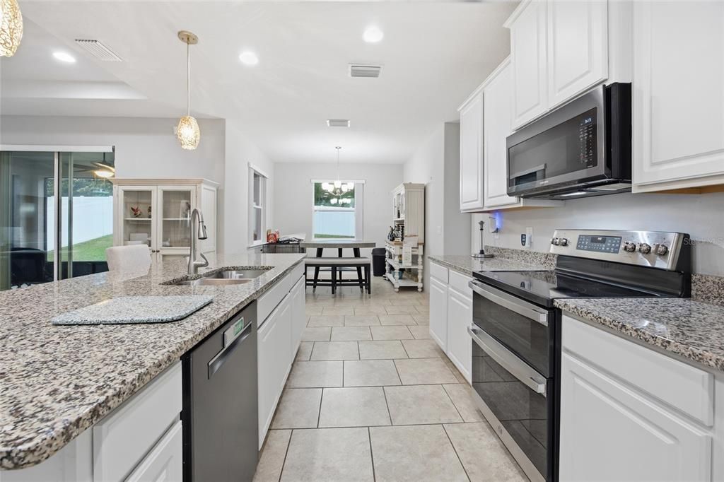 En Venta: $409,900 (4 camas, 3 baños, 2837 Pies cuadrados)