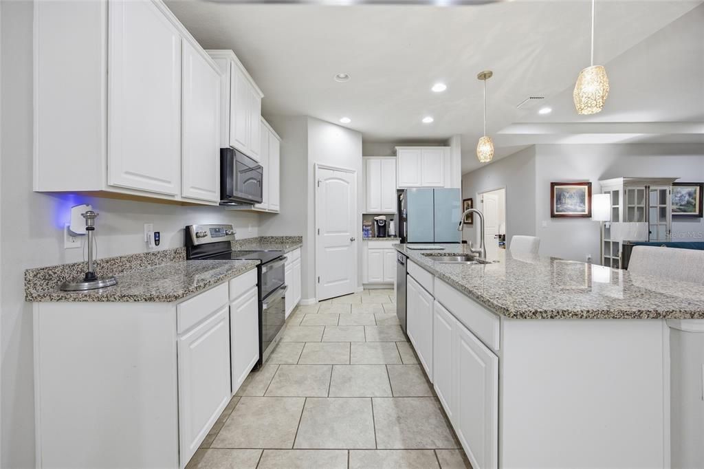 En Venta: $409,900 (4 camas, 3 baños, 2837 Pies cuadrados)