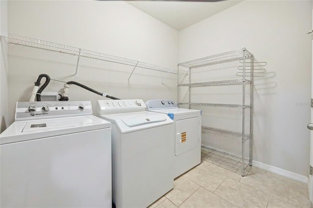En Venta: $409,900 (4 camas, 3 baños, 2837 Pies cuadrados)