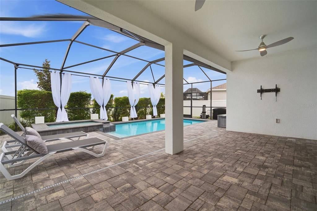 For Sale: $449,000 (4 beds, 2 baths, 2046 Square Feet)