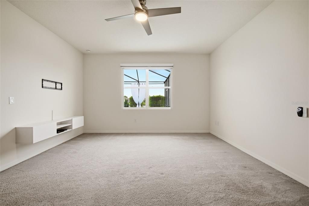 For Sale: $449,000 (4 beds, 2 baths, 2046 Square Feet)