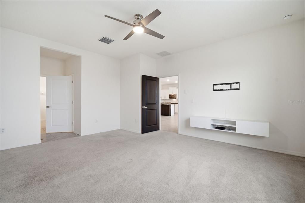 For Sale: $449,000 (4 beds, 2 baths, 2046 Square Feet)
