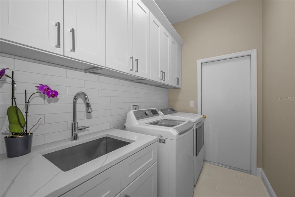 Activo con contrato: $684,900 (4 camas, 3 baños, 2347 Pies cuadrados)