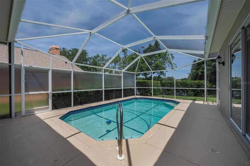 Activo con contrato: $684,900 (4 camas, 3 baños, 2347 Pies cuadrados)