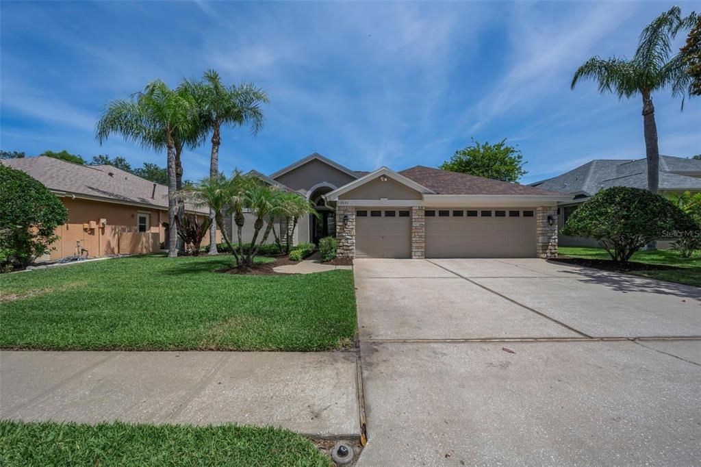 Activo con contrato: $684,900 (4 camas, 3 baños, 2347 Pies cuadrados)