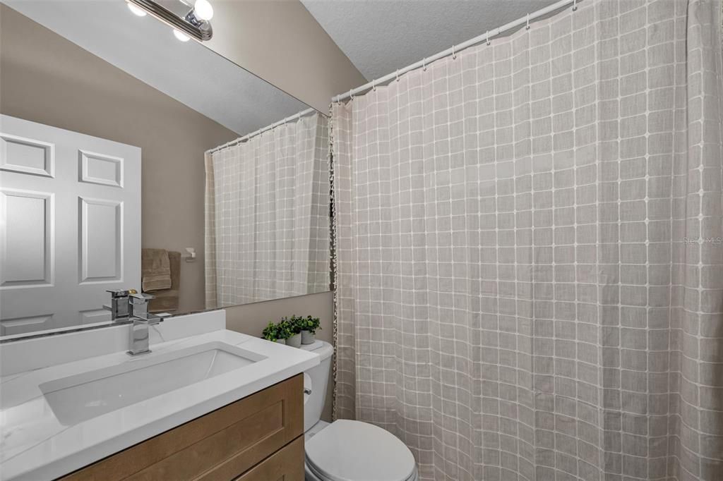 Activo con contrato: $684,900 (4 camas, 3 baños, 2347 Pies cuadrados)