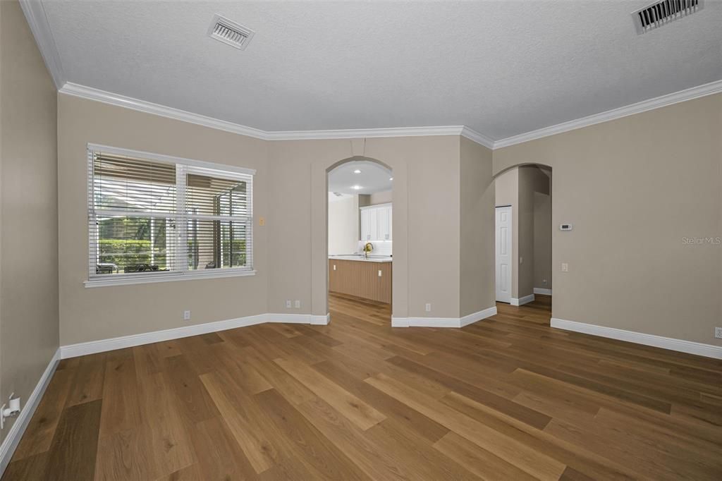 Activo con contrato: $684,900 (4 camas, 3 baños, 2347 Pies cuadrados)