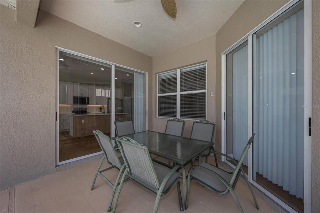 Activo con contrato: $684,900 (4 camas, 3 baños, 2347 Pies cuadrados)