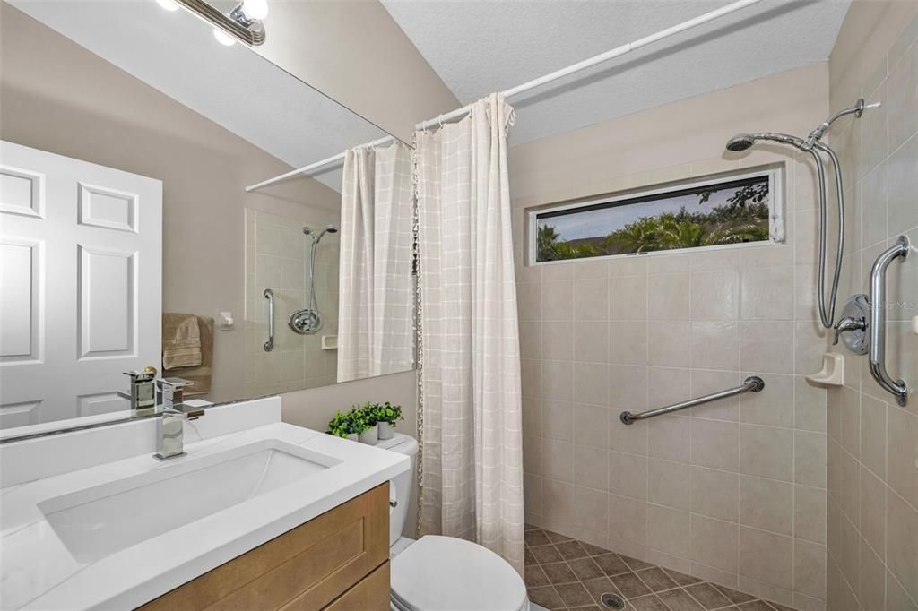 Activo con contrato: $684,900 (4 camas, 3 baños, 2347 Pies cuadrados)