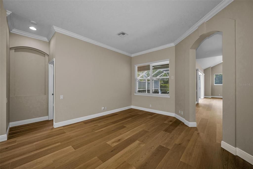 Activo con contrato: $684,900 (4 camas, 3 baños, 2347 Pies cuadrados)