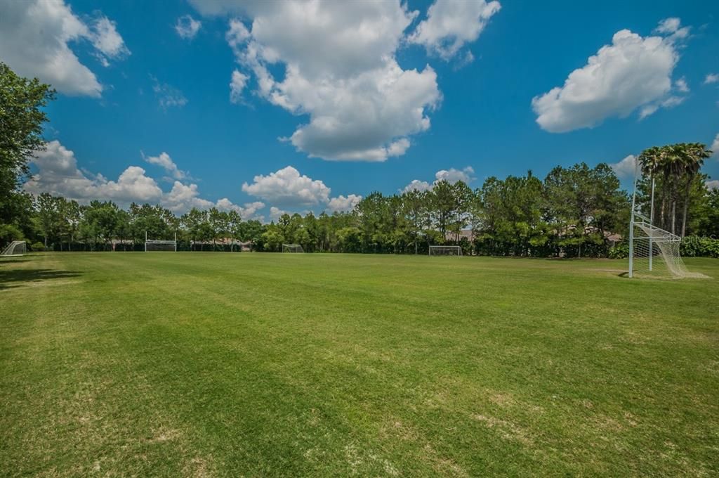 Activo con contrato: $684,900 (4 camas, 3 baños, 2347 Pies cuadrados)
