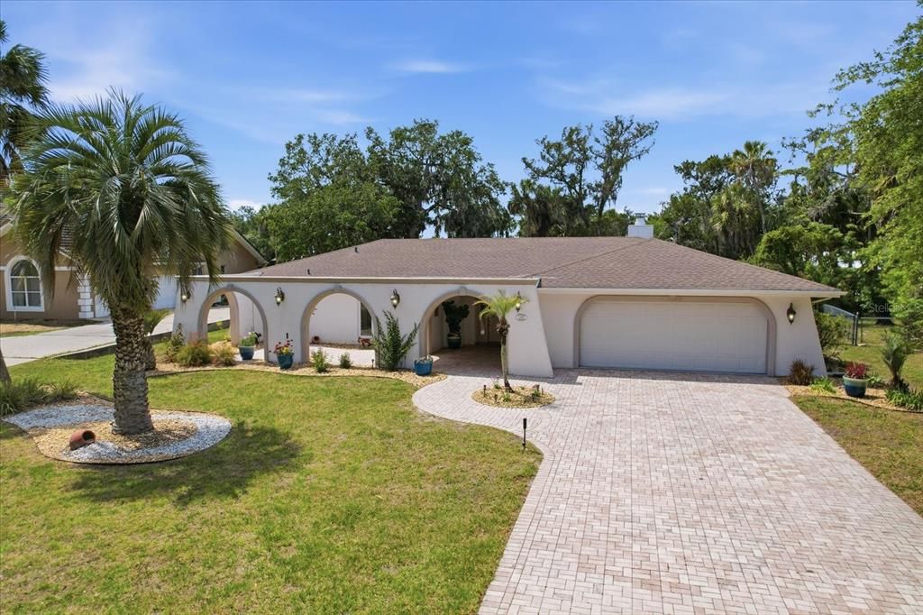 For Sale: $609,000 (3 beds, 2 baths, 2619 Square Feet)
