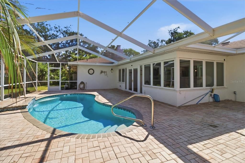 For Sale: $609,000 (3 beds, 2 baths, 2619 Square Feet)