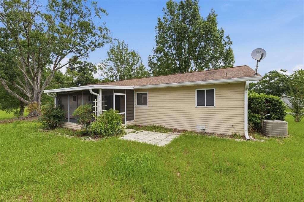 For Sale: $149,900 (2 beds, 2 baths, 960 Square Feet)