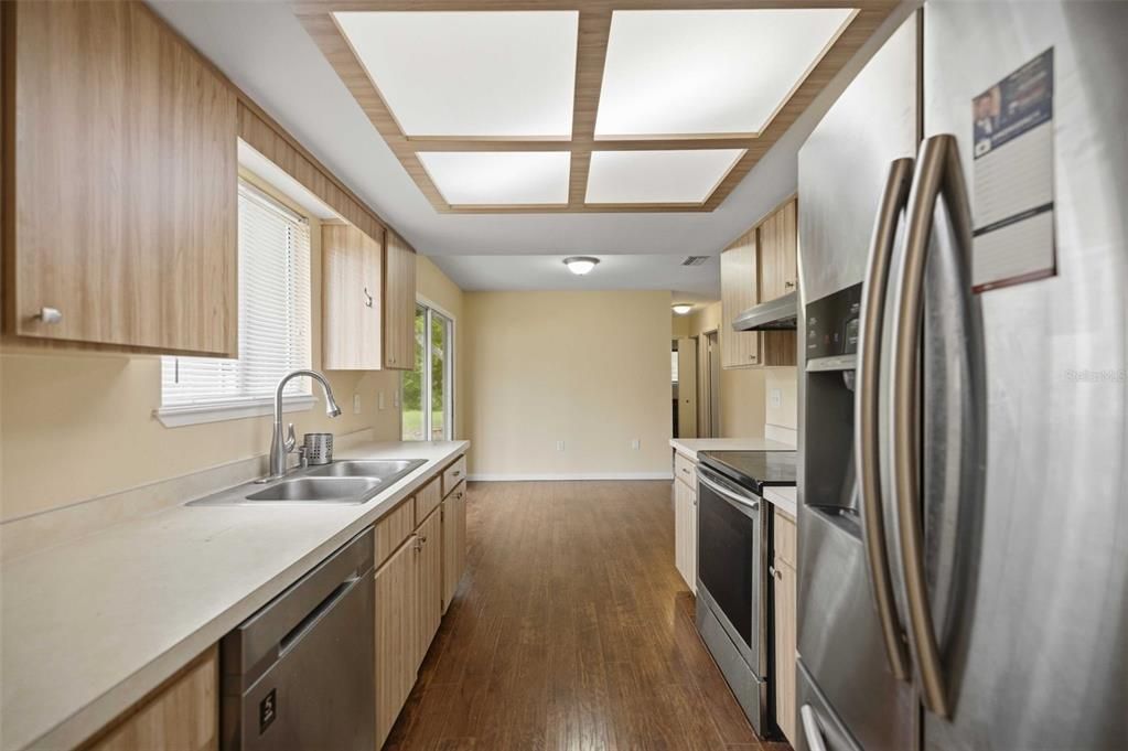 For Sale: $149,900 (2 beds, 2 baths, 960 Square Feet)