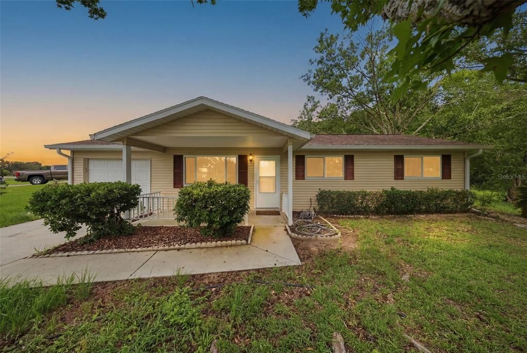 For Sale: $149,900 (2 beds, 2 baths, 960 Square Feet)