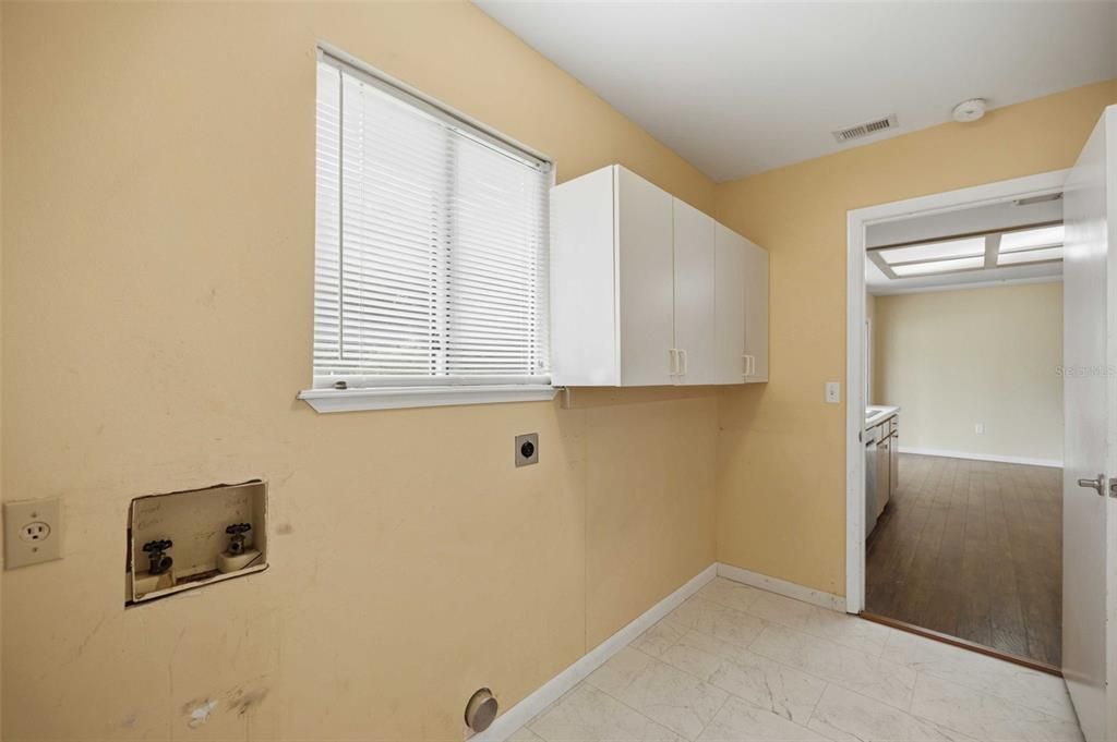 For Sale: $149,900 (2 beds, 2 baths, 960 Square Feet)