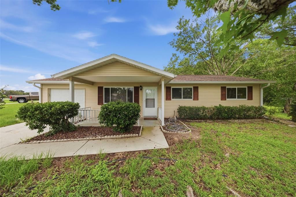 For Sale: $149,900 (2 beds, 2 baths, 960 Square Feet)
