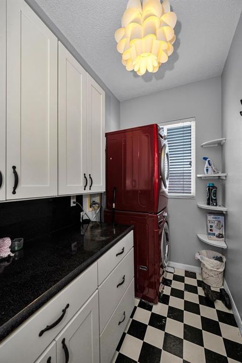 Activo con contrato: $3,995 (5 camas, 3 baños, 2976 Pies cuadrados)