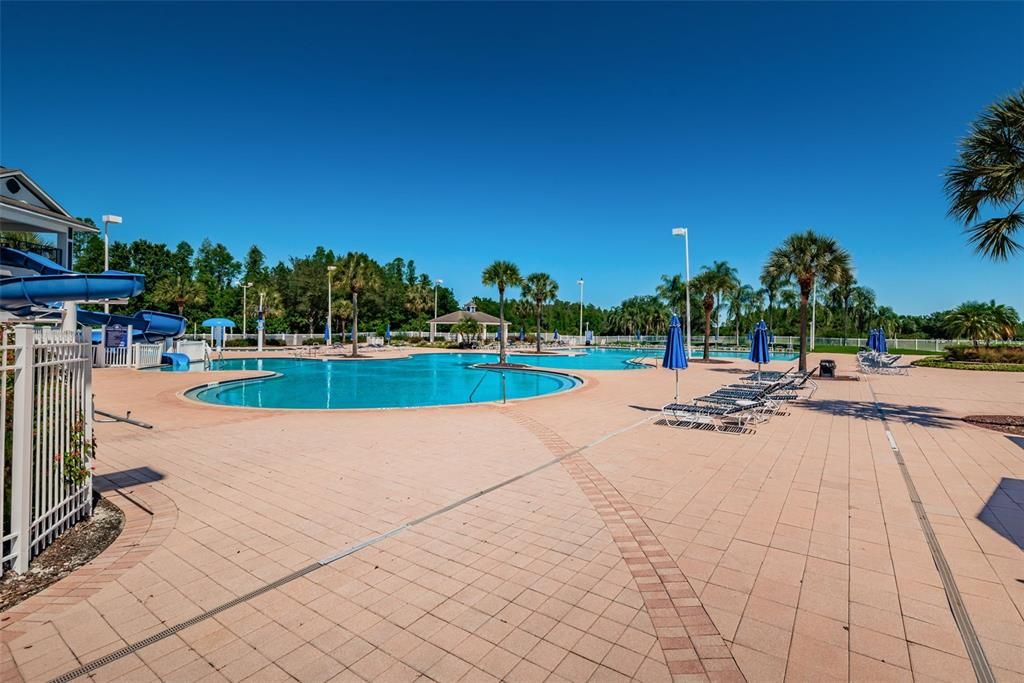 Activo con contrato: $3,995 (5 camas, 3 baños, 2976 Pies cuadrados)