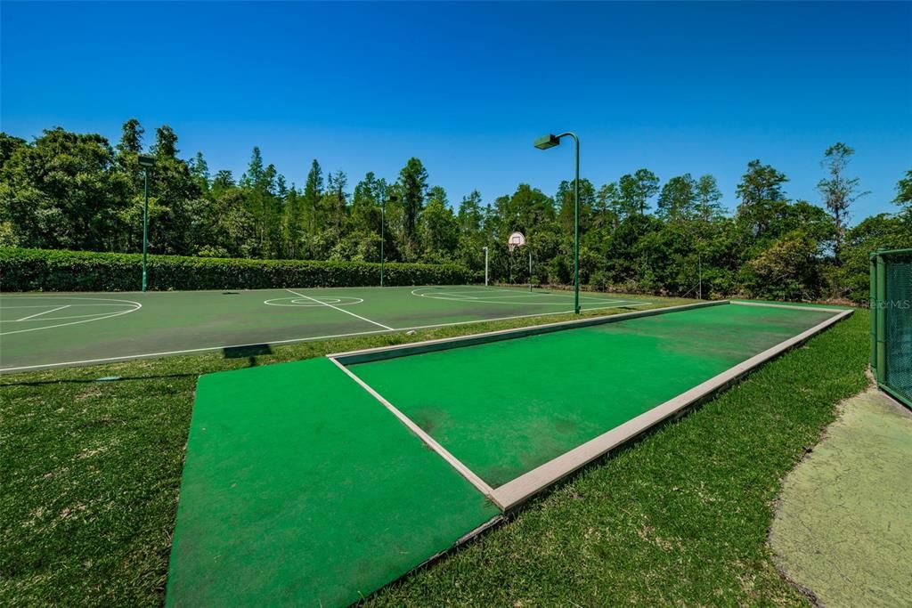 Activo con contrato: $3,995 (5 camas, 3 baños, 2976 Pies cuadrados)