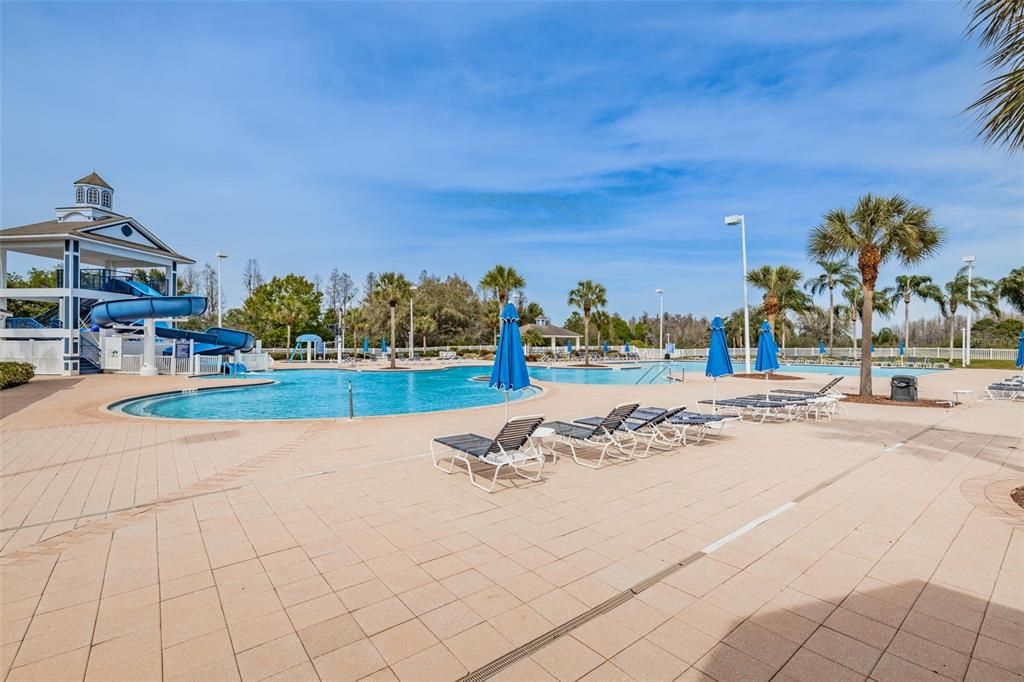 Activo con contrato: $3,995 (5 camas, 3 baños, 2976 Pies cuadrados)