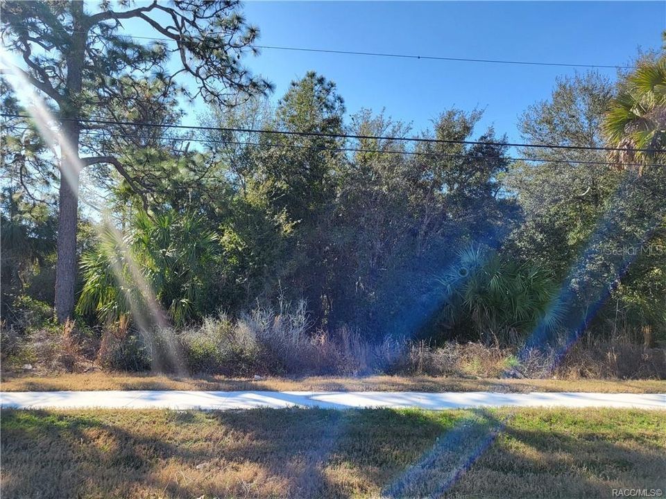 En Venta: $325,000 (2.08 acres)