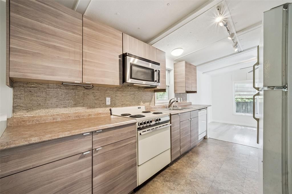For Sale: $202,000 (3 beds, 2 baths, 1456 Square Feet)