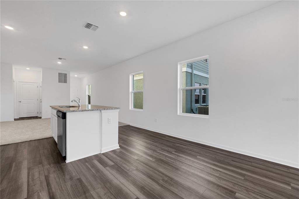 For Sale: $308,900 (3 beds, 2 baths, 1365 Square Feet)