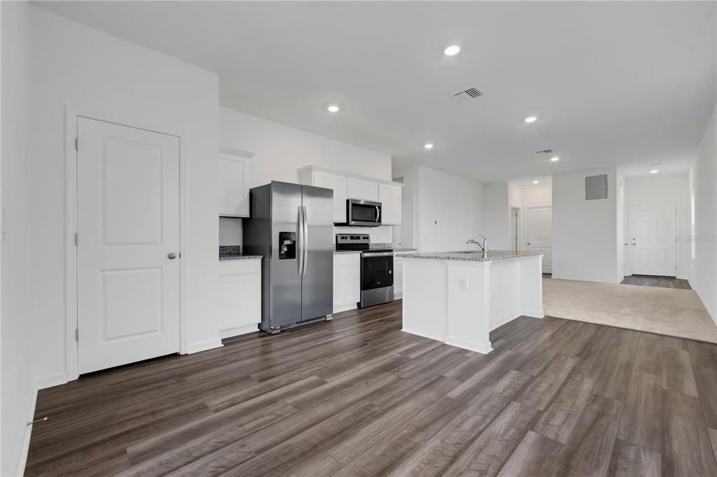 For Sale: $308,900 (3 beds, 2 baths, 1365 Square Feet)