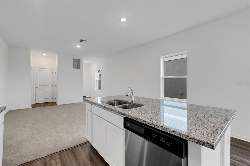 For Sale: $308,900 (3 beds, 2 baths, 1365 Square Feet)