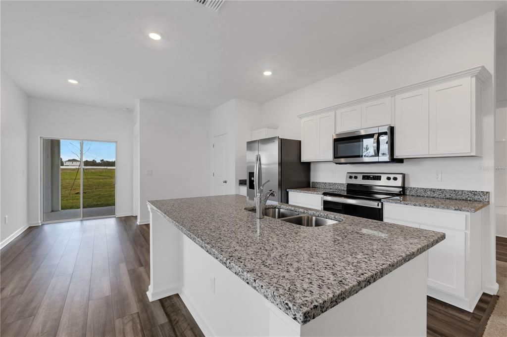 For Sale: $308,900 (3 beds, 2 baths, 1365 Square Feet)