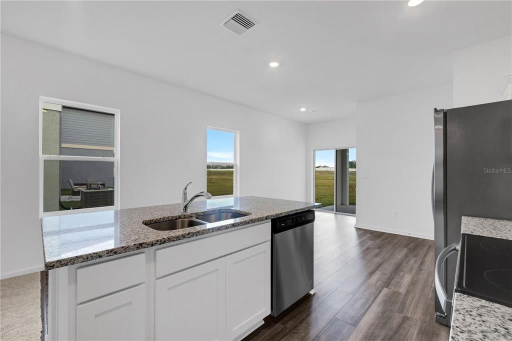 For Sale: $308,900 (3 beds, 2 baths, 1365 Square Feet)