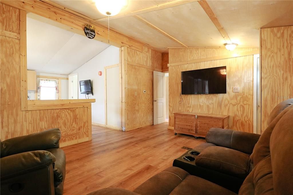 For Sale: $164,900 (3 beds, 2 baths, 1008 Square Feet)