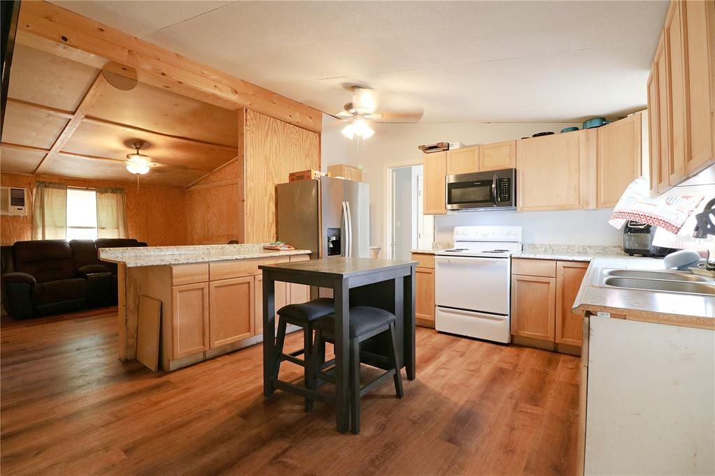 For Sale: $164,900 (3 beds, 2 baths, 1008 Square Feet)