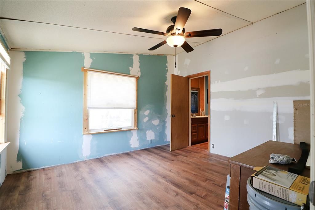 For Sale: $164,900 (3 beds, 2 baths, 1008 Square Feet)
